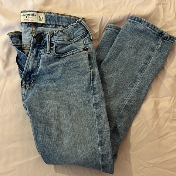 Girls abercrombie kids Skinny Jeans Light Wash Denim 7/8 - Picture 1 of 4